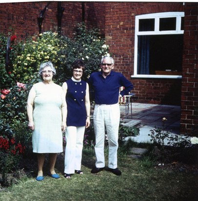 Jenny with Mum & Dad (Gladys & Jack)
