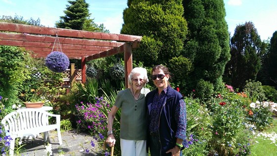 Lorna with her Canadian cousin's daughter, Win in her Chapel Close garden