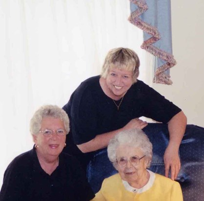 Ellen, Wink, Aunt Helen 2002