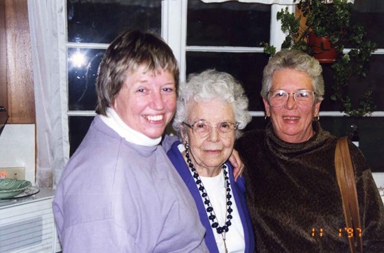 Wink, Aunt Helen, Ellen 1997