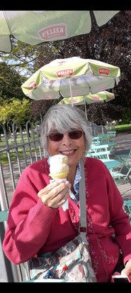 Brenda loved an ice cream on a sunny day 😊