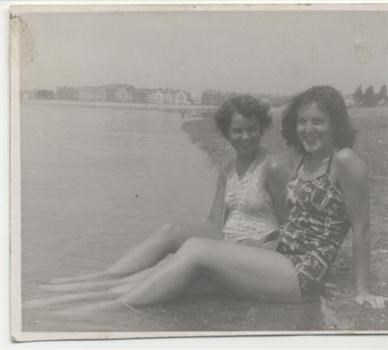 Dorothy and Betty at the beach