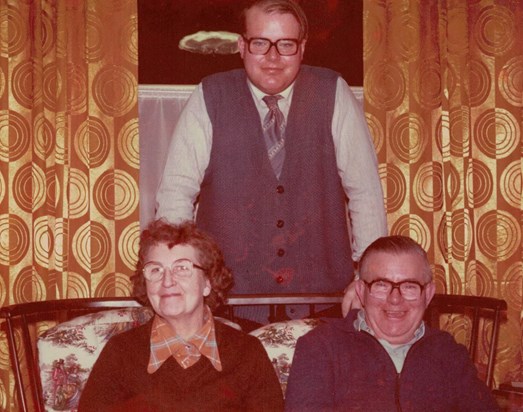 Philip in Dec81 with Mum Dad