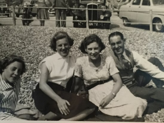 Linda, Irene, Nanny & Grandad Richardson and Gran