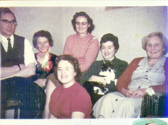 Alan, Mavis (slightly behind), Jean (Alan’s wife) Betty, Nanna (Louisa), Joan (at the front) and Whiskey the cat!