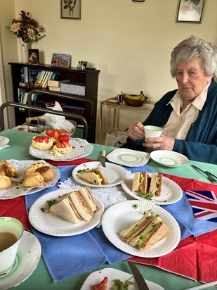 Jubilee Cream Tea For 3! 