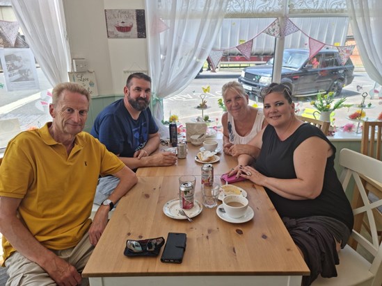 Pat with Kevin, Steve and Claire for tea and cakes at Angel Bakes in Crockenhill