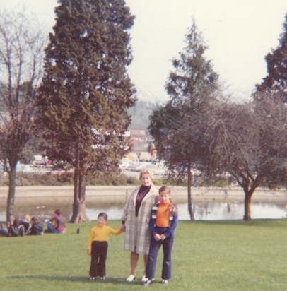 1976 - With Lisa & Yvonne in Chesham