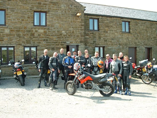 Group Picture at the Tan Hill Inn June 2003