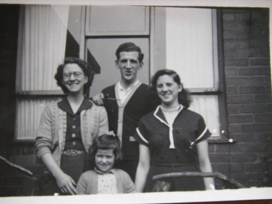Mable, John, Joyce and little Sheila