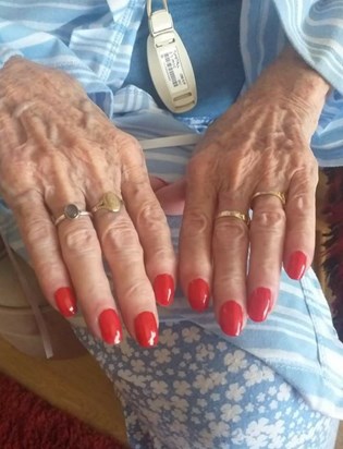 Loved having her nails done ❤💜