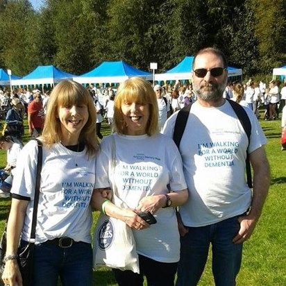 Sandra with husband Pete and sister Susan, Memory Walk 2016 