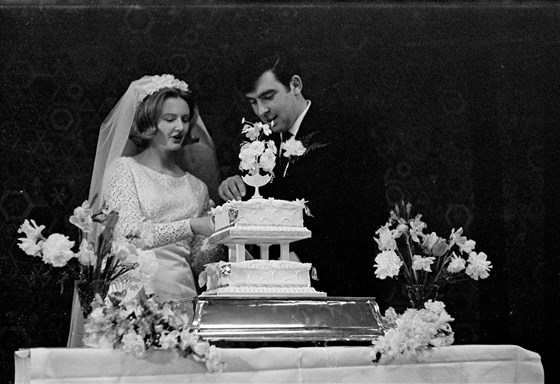Liz cutting the cake with Geoff