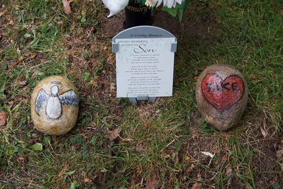Donna's Grave Stone's