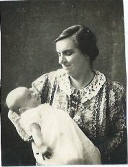 New born Jimmie with his lovely Mum, Dorothy 01 (43)