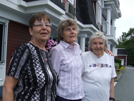 Jane, Marsha, Mom (Muriel) - Inn on the Lake in Halifax, NS