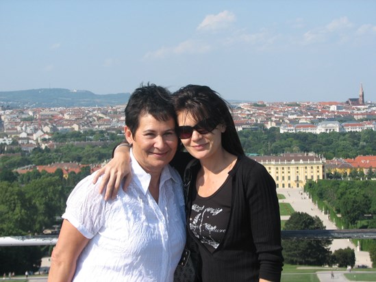 2007 Pauline and Melanie in Vienna