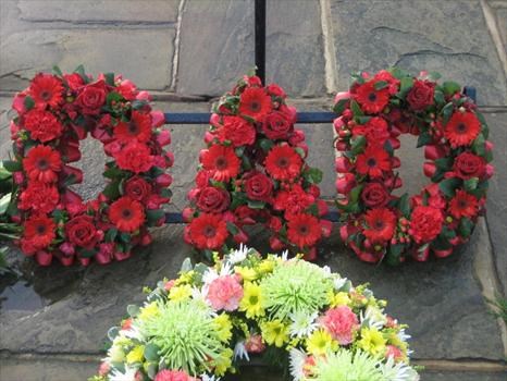 Man U Red for Dad & wreath from his sister Beat