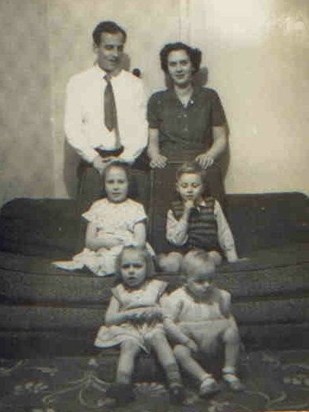 Proper Family Shot of Nana, Grandad and the brood...xx