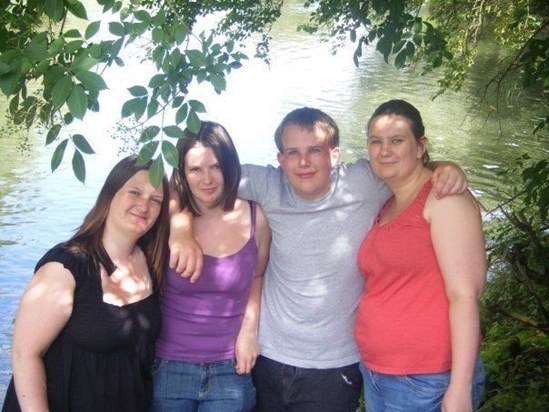Steven with his sisters,Stacey, Michelle and Christine