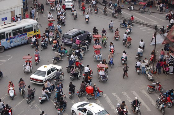 Vietnam - meeting of 6 roads in central Hanoi!