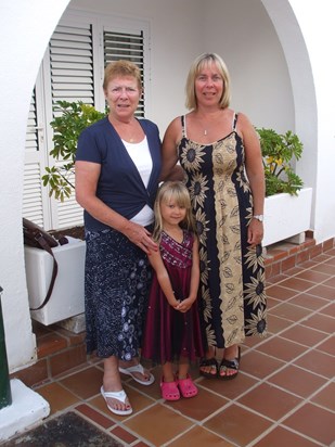 Tenerife 2011 - The girls hit town