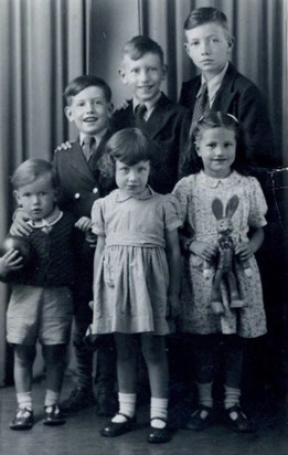 From left to right, back row, Neale, Dud, Ian, Geoff.  Front Claire Judith