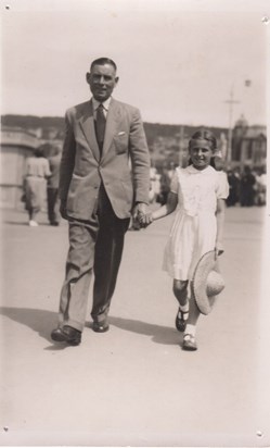 Anita and her Dad   WsM Promenade