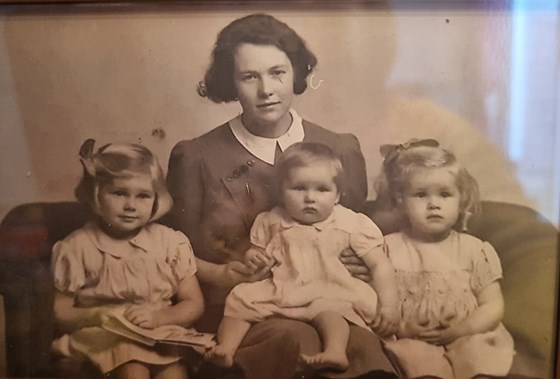 Judy, Margaret, Ruth and Mum Eileen