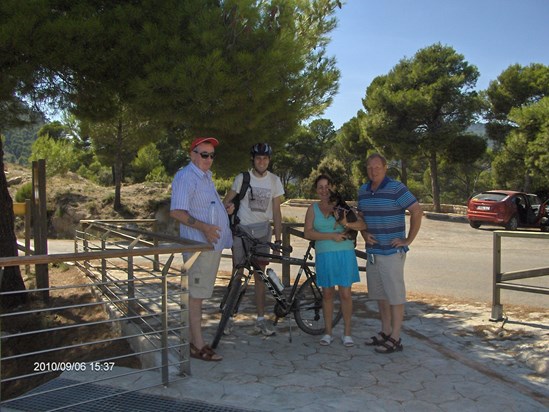 Charlie,Jacky,Steve,Foxy & a cyclist up the Espuna 2010