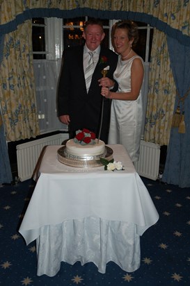 Wedding Nov 2007 - cutting the cake