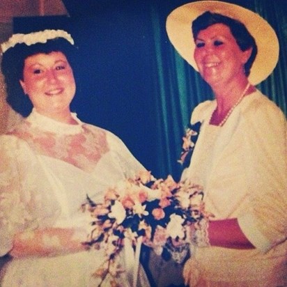 My Mum & Me on my Wedding Day - 29th Aug '87