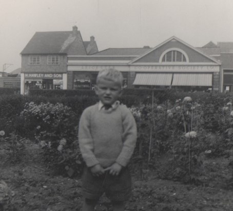 Terry at Sutton Ave. Aged 5 (1937)