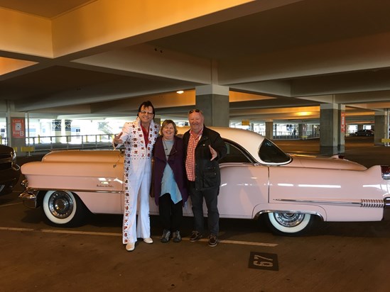 Elvis welcomes Debbie to Las Vegas