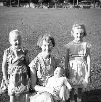 Ally, Mum, Deb, Jan 1960