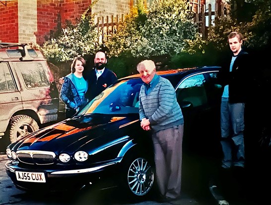 Kev and his Jag (I have been told he sold some of his massive toy car collection to buy this - written off this time by someone in a car park!!). With his niece Samara and nephew Cris, and Dad, Don. 21/02/2009