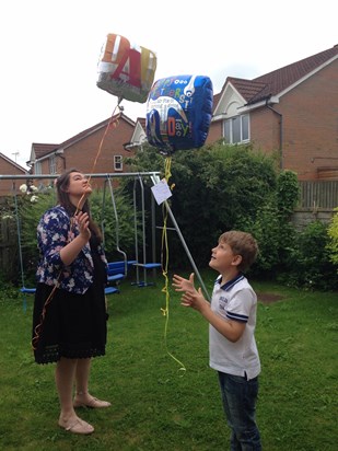 Happy Father's Day, we hope your balloons get to you x