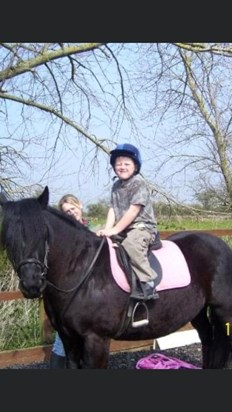 Happy memories of Harry riding Polly in Banwell!💙