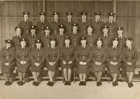 Mum (top row second to the right)