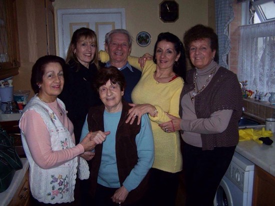 2007. Aunty Betty, Margaret, Uncle Tony, Hilda, Aunty Doris & Mum