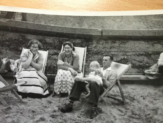 Violet, Betty, Susan and Albert on Gorleston beach.