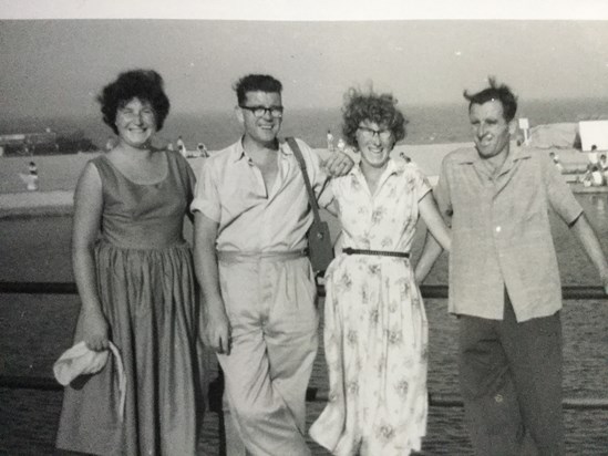 Albert with Pauline, Fred and Violet at Gorleston beach.