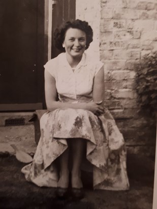 Mum in her early 20