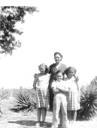 Julia with young family Judy, Dorothy & Raymond