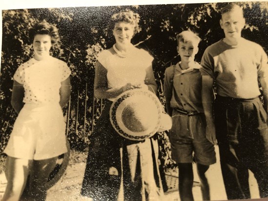 Tony Maureen Mum and Dad approx 19588AA5CAD7 1C3B 422F 82E3 84BCAECF9DD6