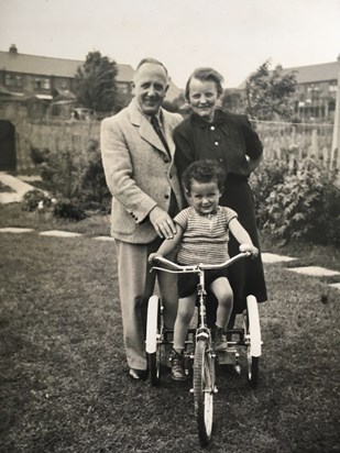 Percy & Jeannie Shaw, Eileen's parents with Clive