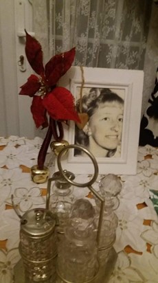 Our Christmas table you were there with us mum 🌹🌹❤💝