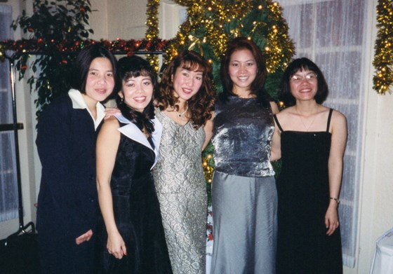 Suong (second to right) at friends, Christmas season