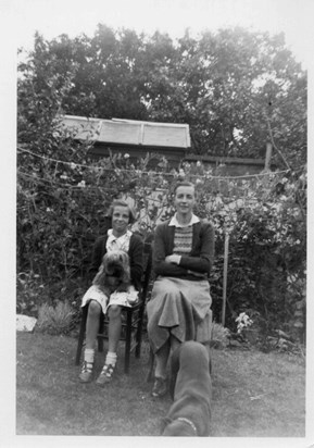 Mom, me, Dusty and Susie in grandma Stanton's back garden