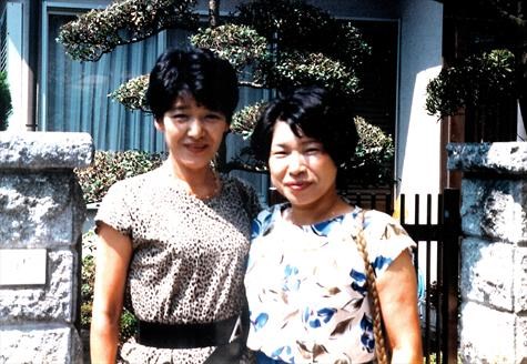 Yasuko and her sister Mieko
